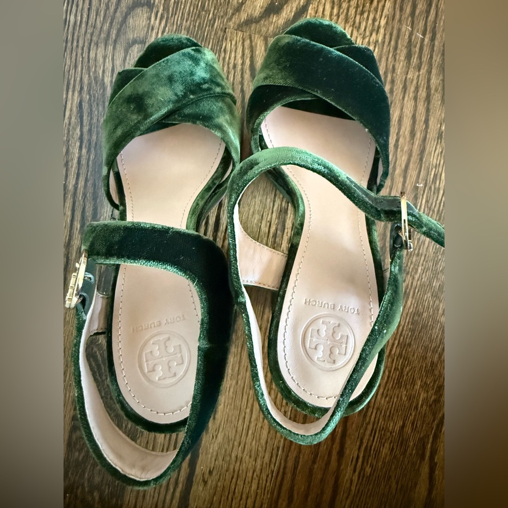 NWOT Tory Burch green platform heels - Picture 3 of 4